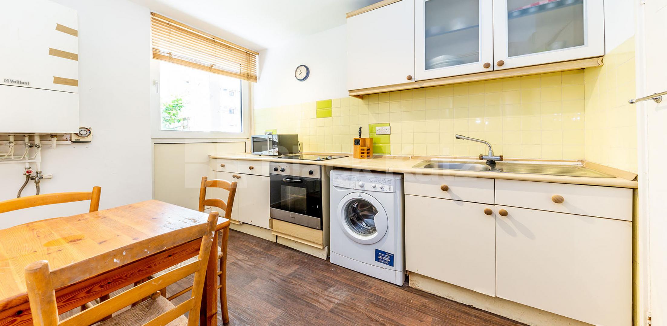 			UNDER OFFER!, 3 Bedroom, 1 bath, 1 reception Flat			 Stanhope Street, CAMDEN - EUSTON
